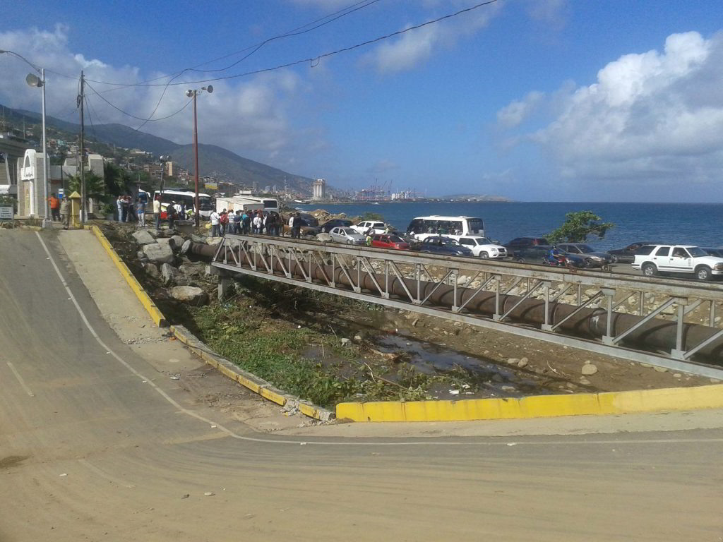 Para flujo vehicular en el sentido Macuto-La Guaira