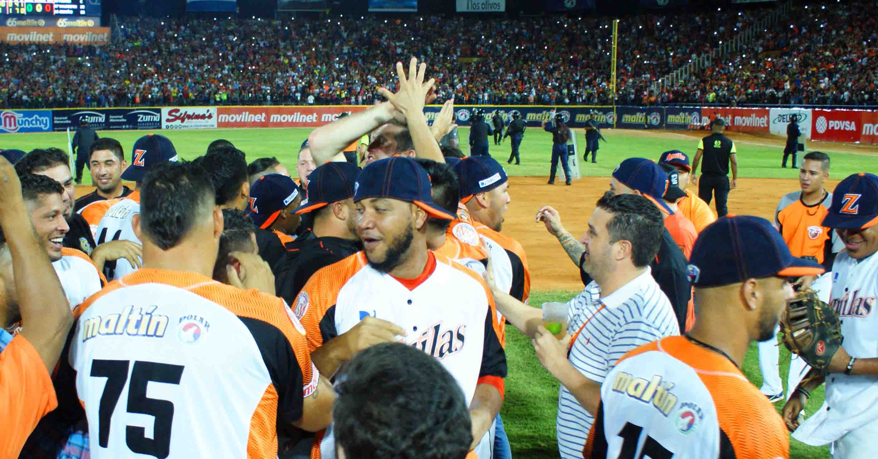 En calidad de visitantes Águilas del Zulia hizo sonar sus maderos una y otra vez hasta ganar en el primero de la serie final