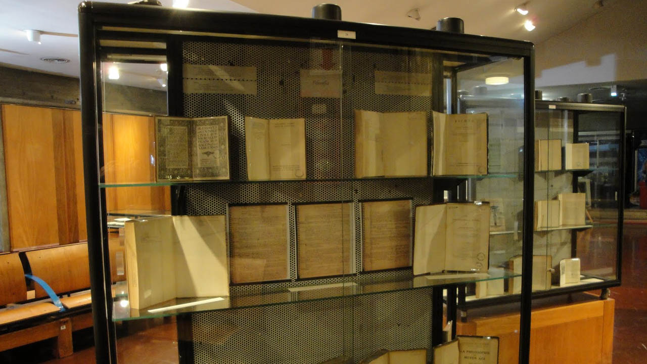 Un coleccionista anónimo sacó a la venta un conjunto de manuscritos y dibujos del fallecido poeta francés logrando obtener 400 miel euros
