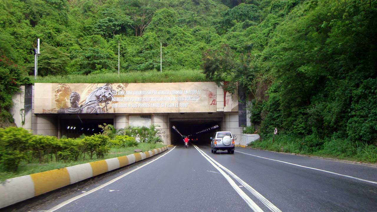 La autopista Panamericana y la Caracas - La Guaira están siendo optimizadas para la circulación