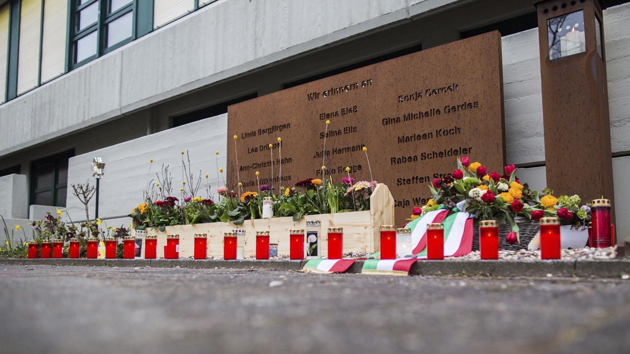 En el colegio Joseph König de Alemania, estudiantes y habitantes se unieron para hacer un acto simbólico y recordar a las víctimas del accidente tras dos años