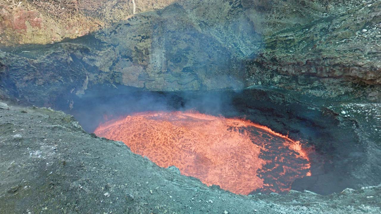 Las imágenes fueron tomadas en la isla de Vanuatu de Ambryn, uno de los mayores lugares de ebullición de lava en el mundo