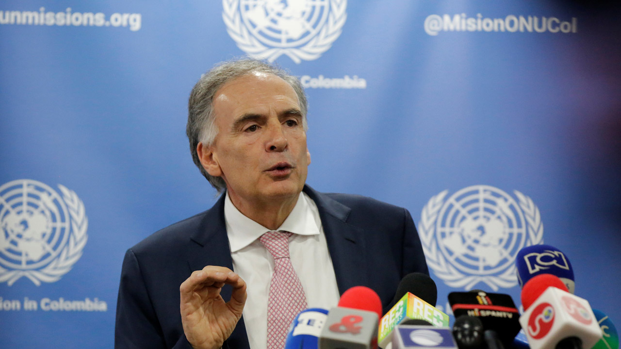 El jefe de la misión de las Naciones Unidas, Jean Arnault, afirmó que el acuerdo está marchando según lo planeado en el acuerdo de paz por ambas partes