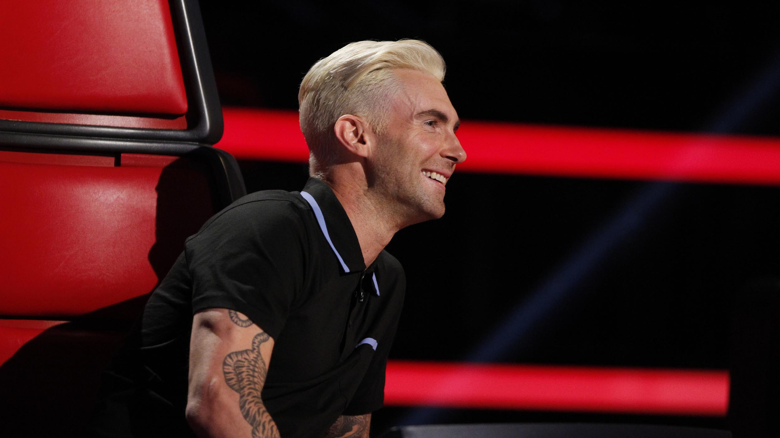 El líder de Maroon 5 interpretó el tema 'Hey Jude' en compañía de tres concursantes del ciclo actual del programa