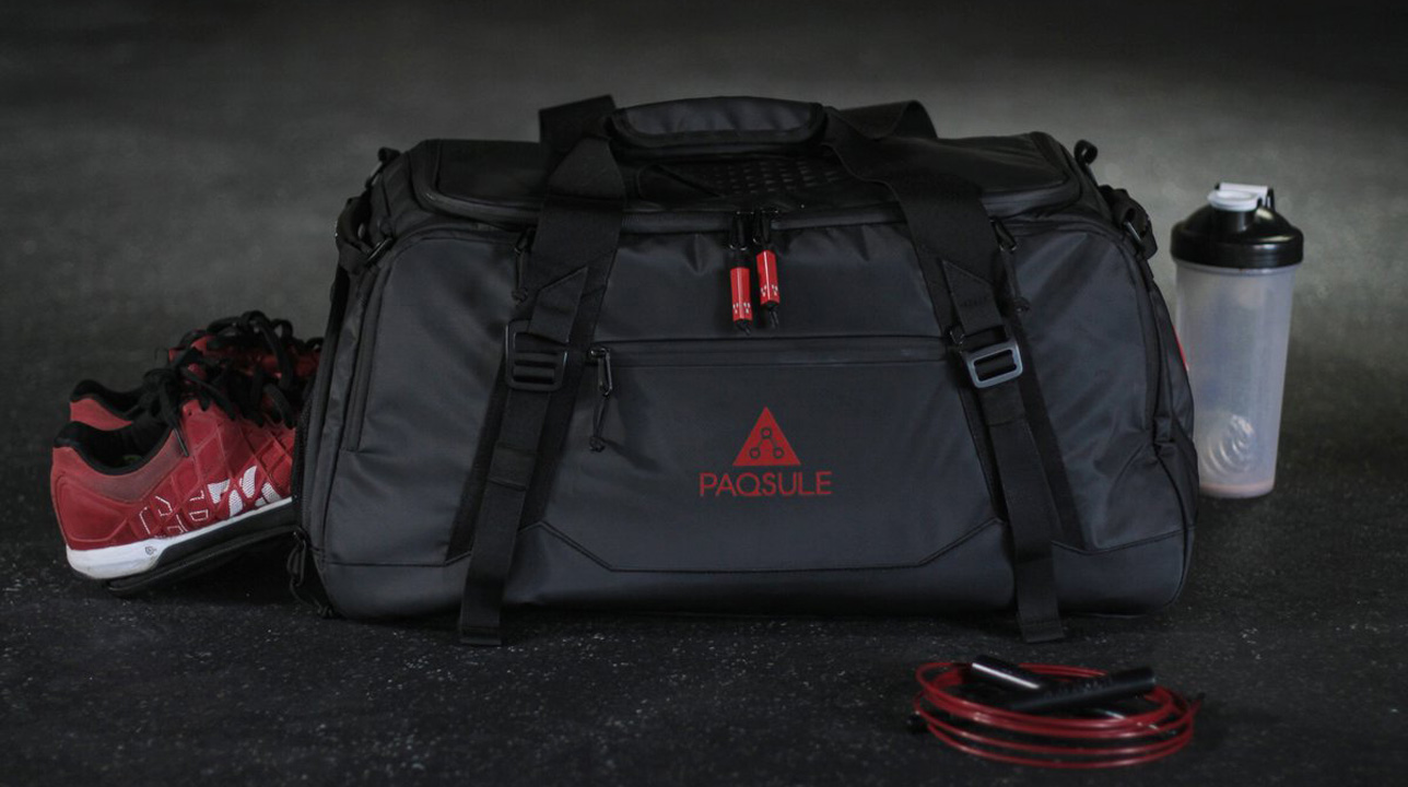 Paqsule es el nombre de la bolsa de deporte que lava la ropa del gimnasio y carga dispositivos móviles