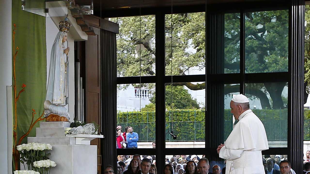 El Sumo Pontífice viajó a Portugal para canonizar a Jacinta y Francisco Marto, dos de los tres niños pastores