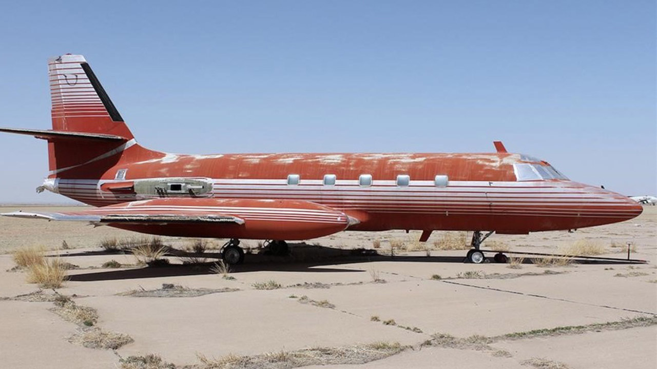 Tras estar abandonado en una pista de aterrizaje en Nuevo México por 35 años, el aparato fue vendido en 430.000 dólares