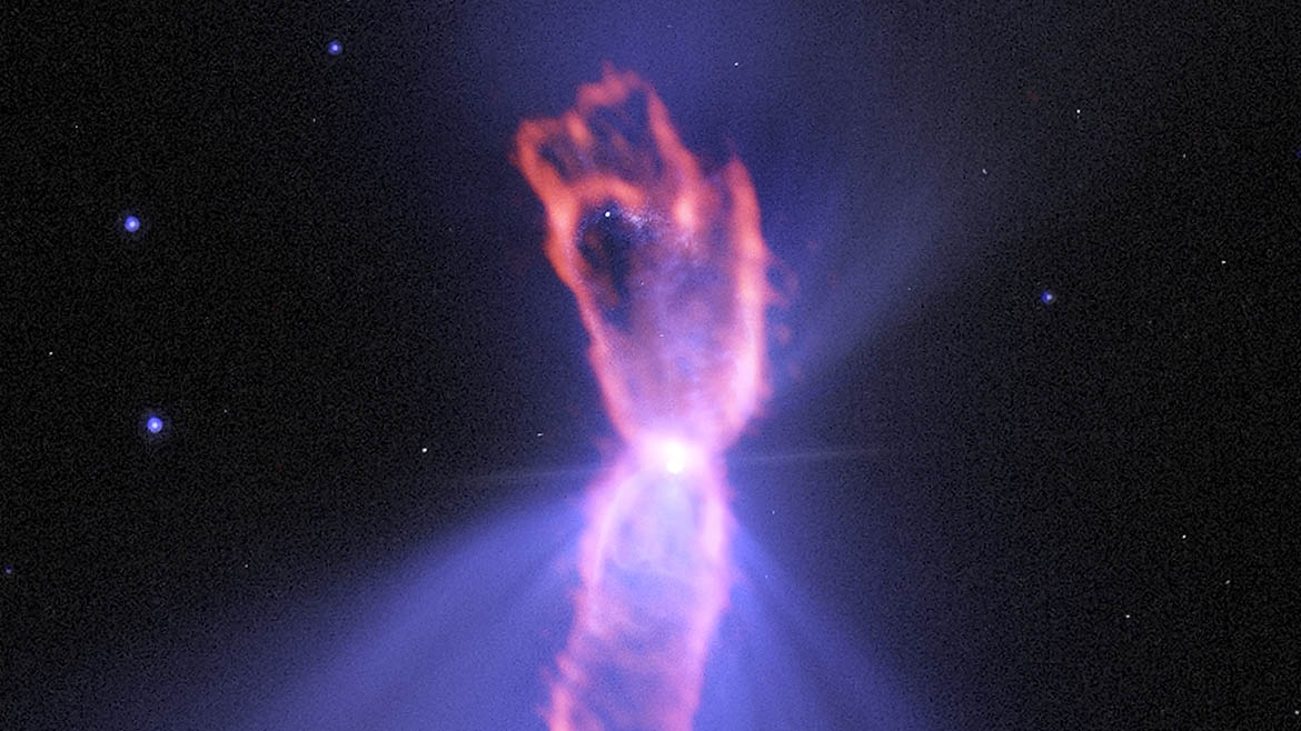 La nebulosa boomerang posee forma de reloj de arena y tiene 3 billones de kilómetros de distancia de un extremo a otro