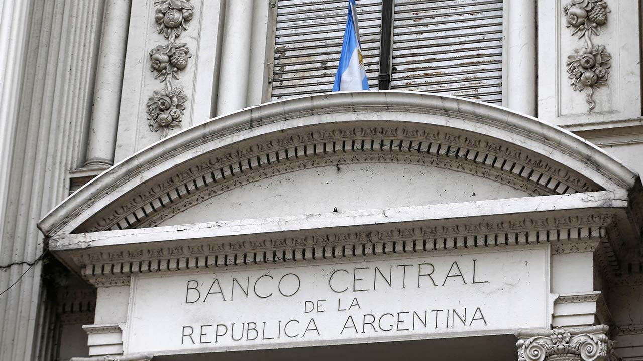 El Banco Central de la República Argentina indicó que va a mantener los tipos de intereses altos para continuar con "esta batalla"