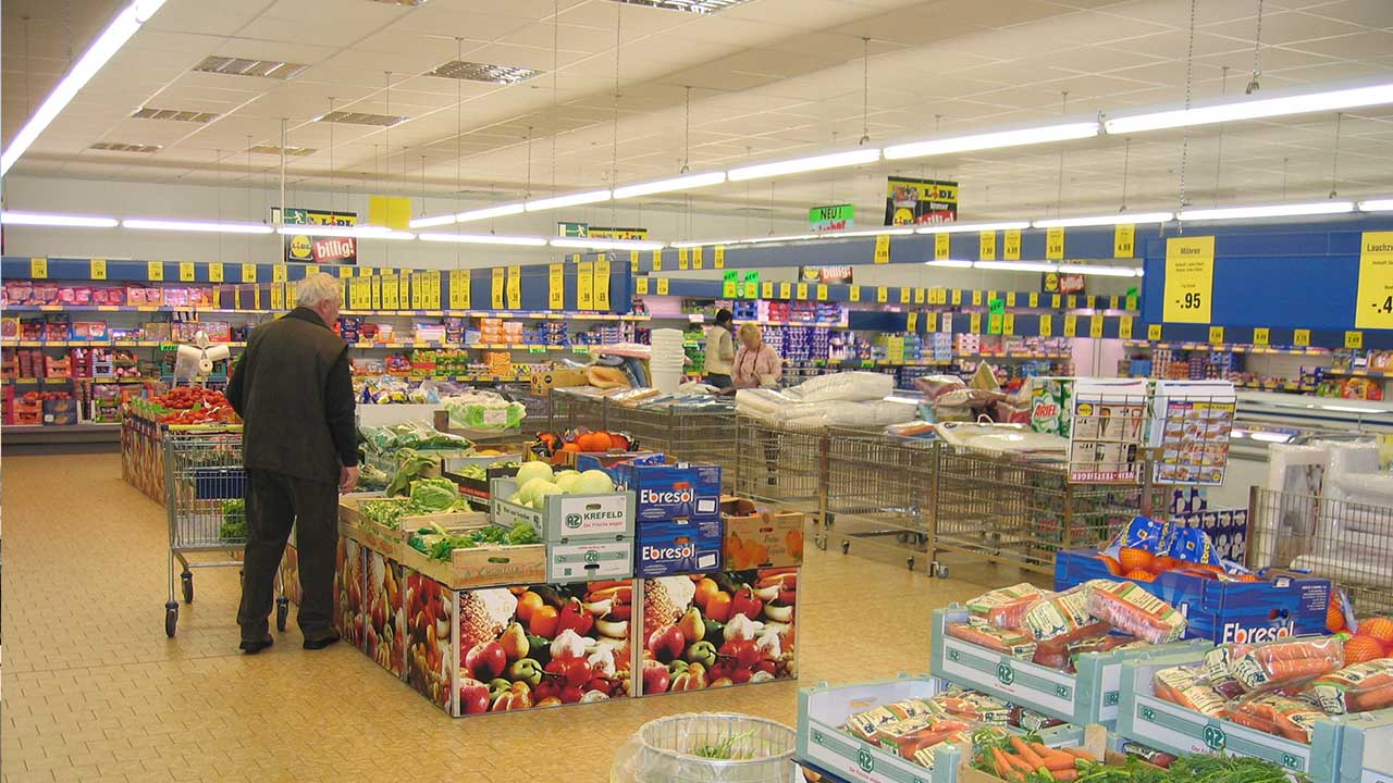 El supermercado Aldi, indicó que ya no va a regalar bolsas de plásticos a los clientes