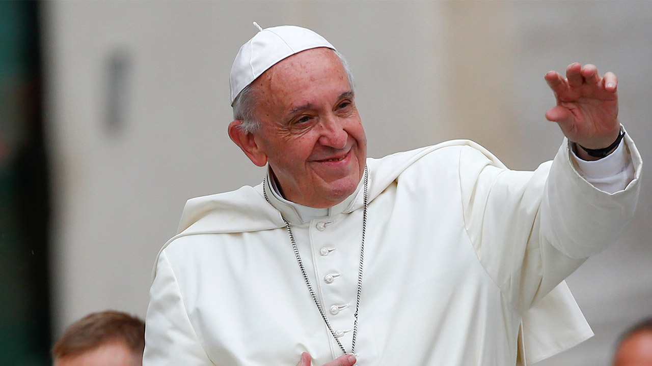 El Pontífice de la Iglesia tuvo una conversación telefónica con un recolector de residuos que perdió sus piernas