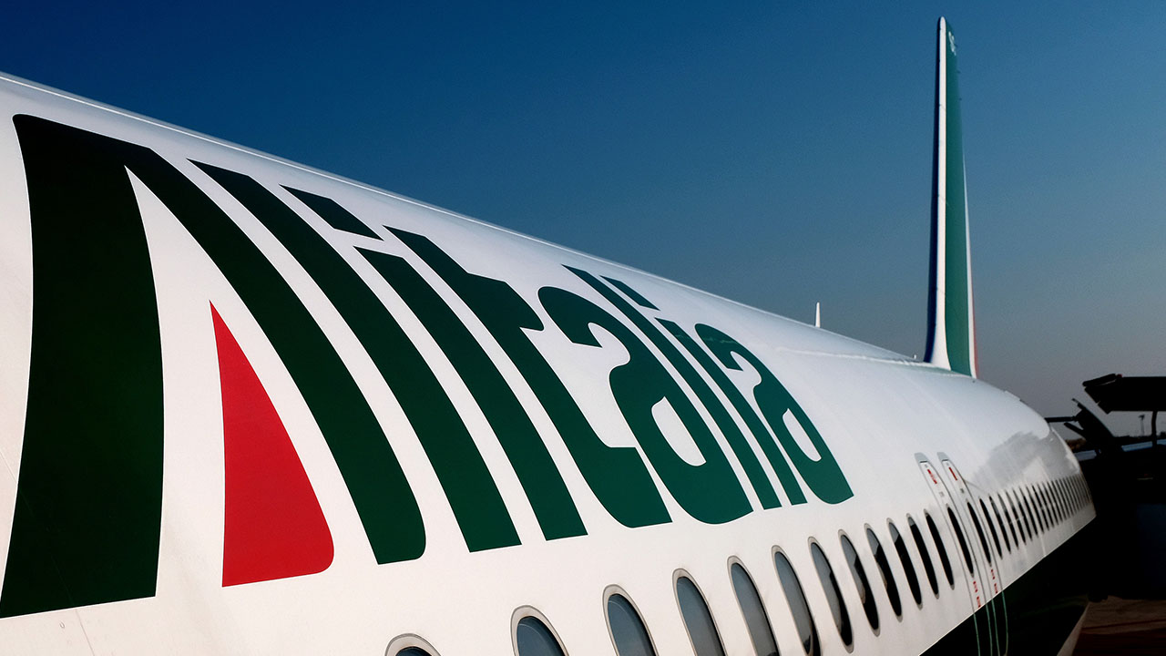La compañía italiana comenzó una búsqueda de ofertas para poder comercializar a la aerolínea con una fecha límite del 2 de octubre