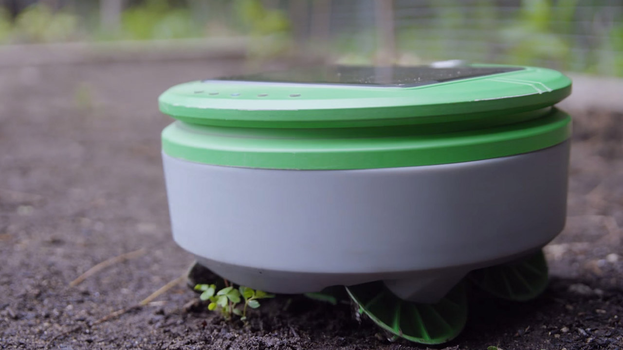 Este autómata está diseñado para cortar la maleza del jardín a través de comándos enviados por Bluetooth