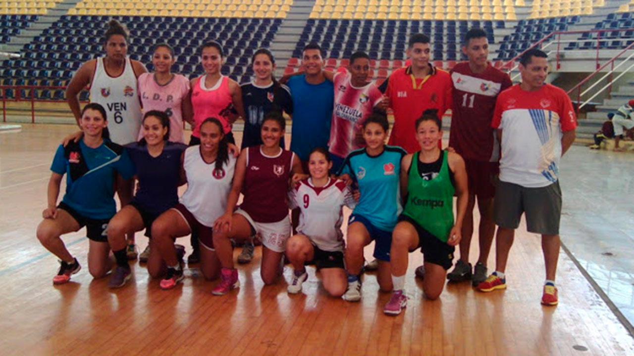 La delegación del combinado venezolano, compuesta por 15 ateltas, entrena en la región central de cara a la Copa del Caribe a realizarse en Medellín, Colombia