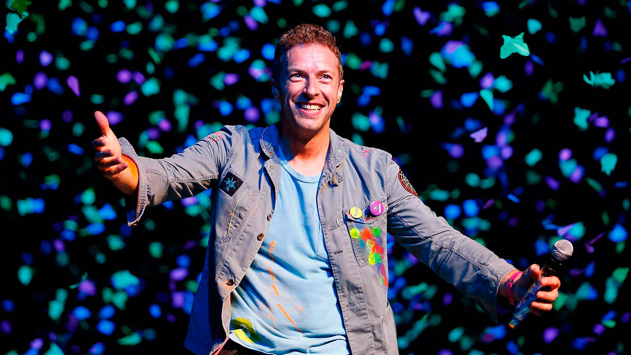 El vocalista y líder de la banda Coldplay aprovechó su presentación en un concierto para pedirle a los asistentes buenas vibras a nuestro país y otros como Siria