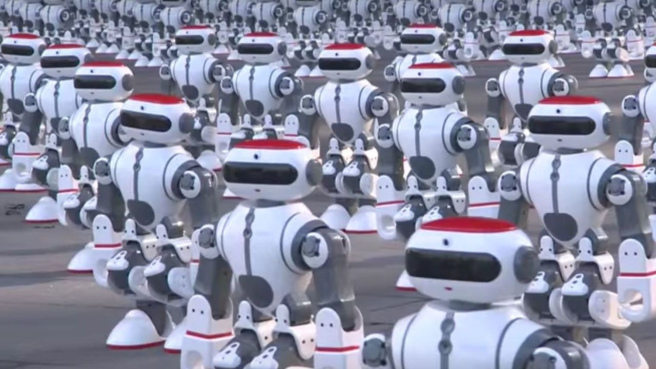 Más de 1000 robots bailaron en China