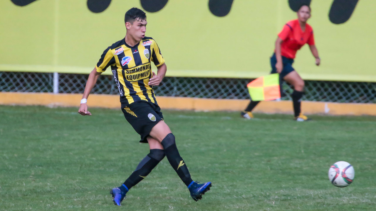 El defensor venezolano se desvinculó del Deportivo Táchira y jugará cedido en el fútbol de Uruguay con el Torque