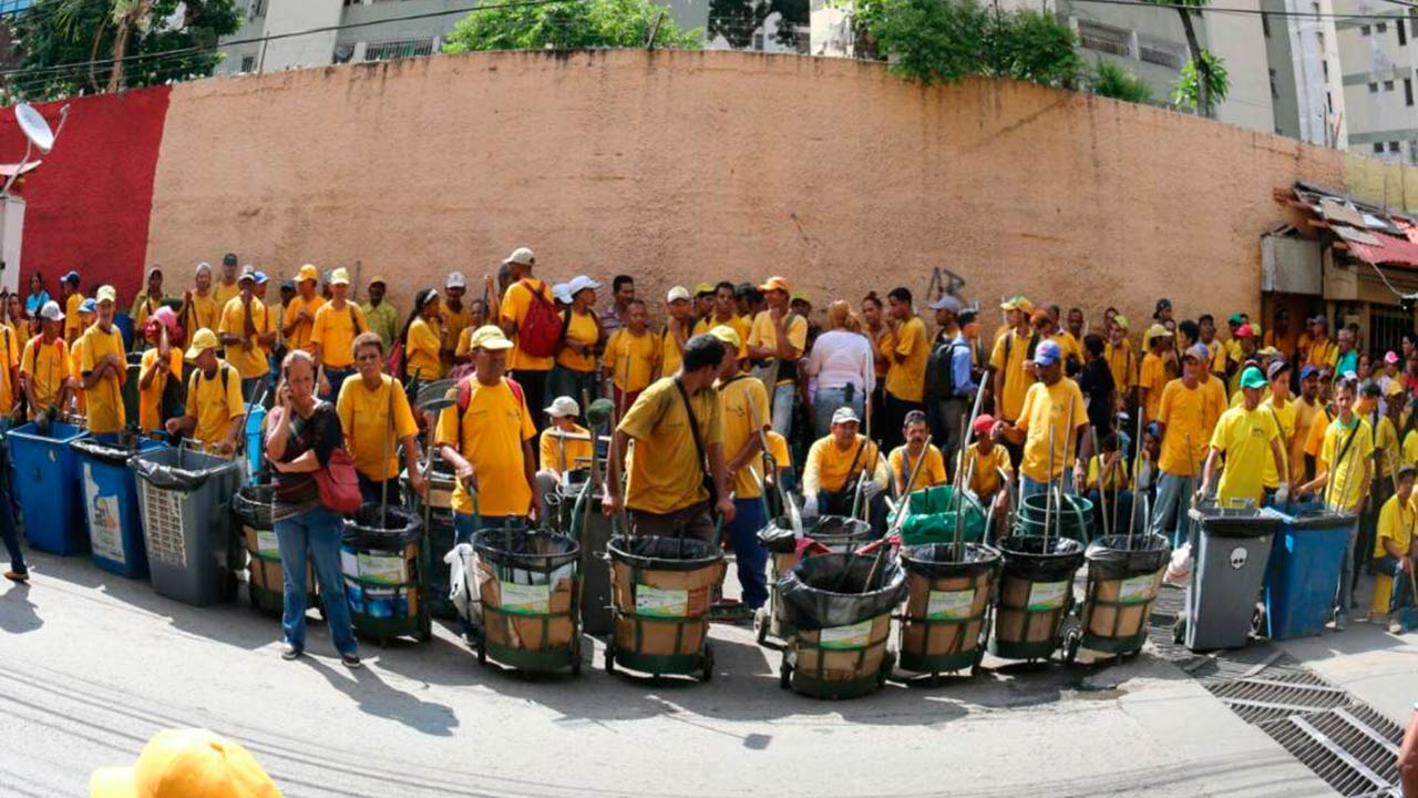 El plan de limpeiza integral llamado "Avalancha amarilla" contará con más de 220 cuadrilleros en el municipio capitalino