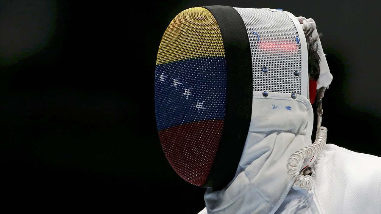 Esgrimistas ganan medallas en Chile