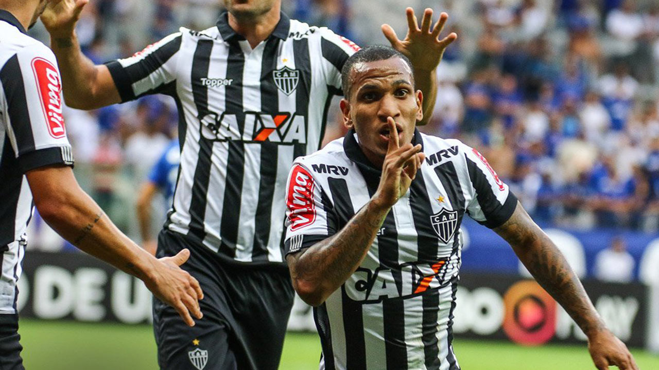 El mediocampista criollo anotó uno de los tres goles los que su equipo Atlético Mineiro derrotó a Cruzeiro