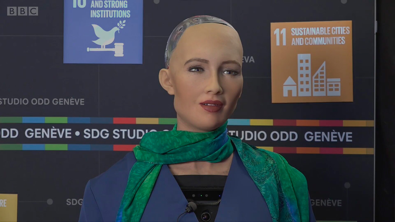 Sophia, desarrollada por Hanson Robotics freció además un discurso duranet el acto que protagonizó
