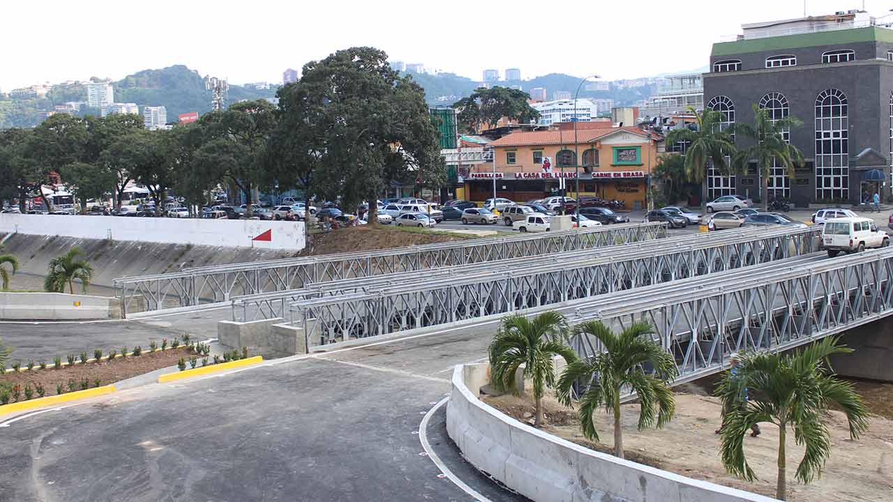 Los puentes Veracruz, Mercedes I y II,  así como el de Bello Monte habían sido desmantelados meses atrás durante las prostestas antigubernamentales