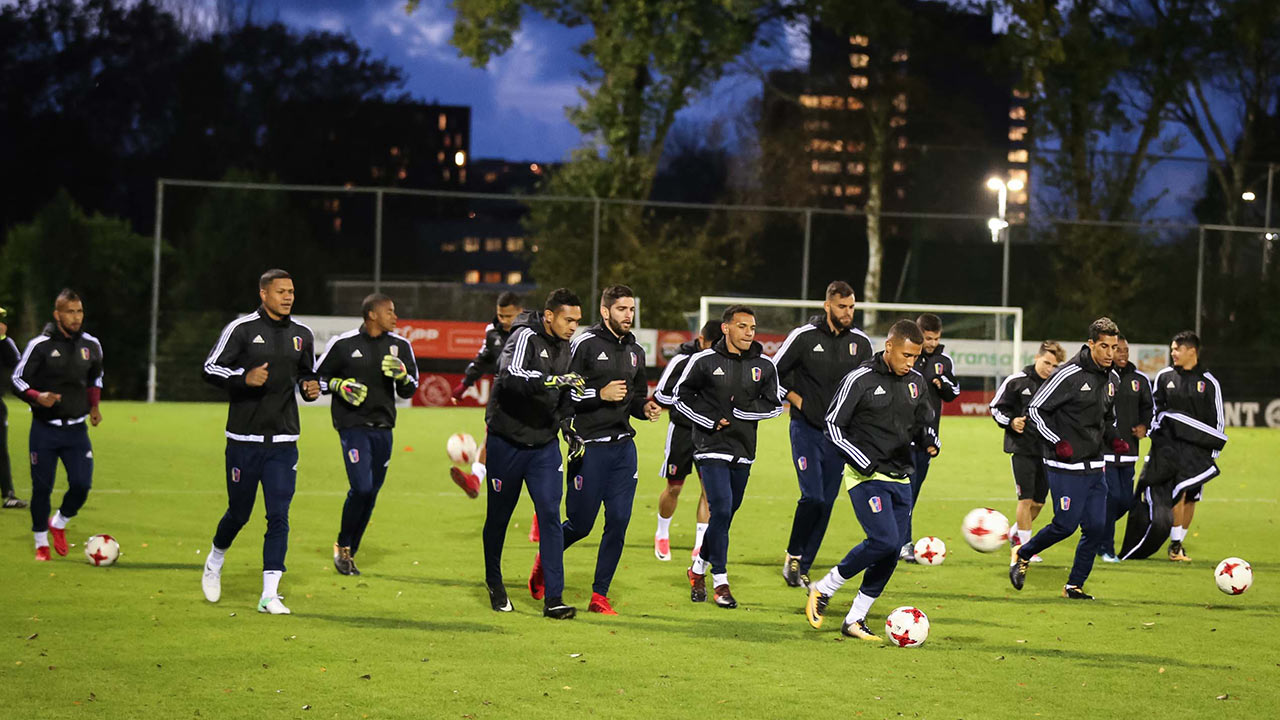 La selección nacional realizó su primer entrenamiento en Amsterdam con 17 de los futbolistas llamados por Rafael Dudamel