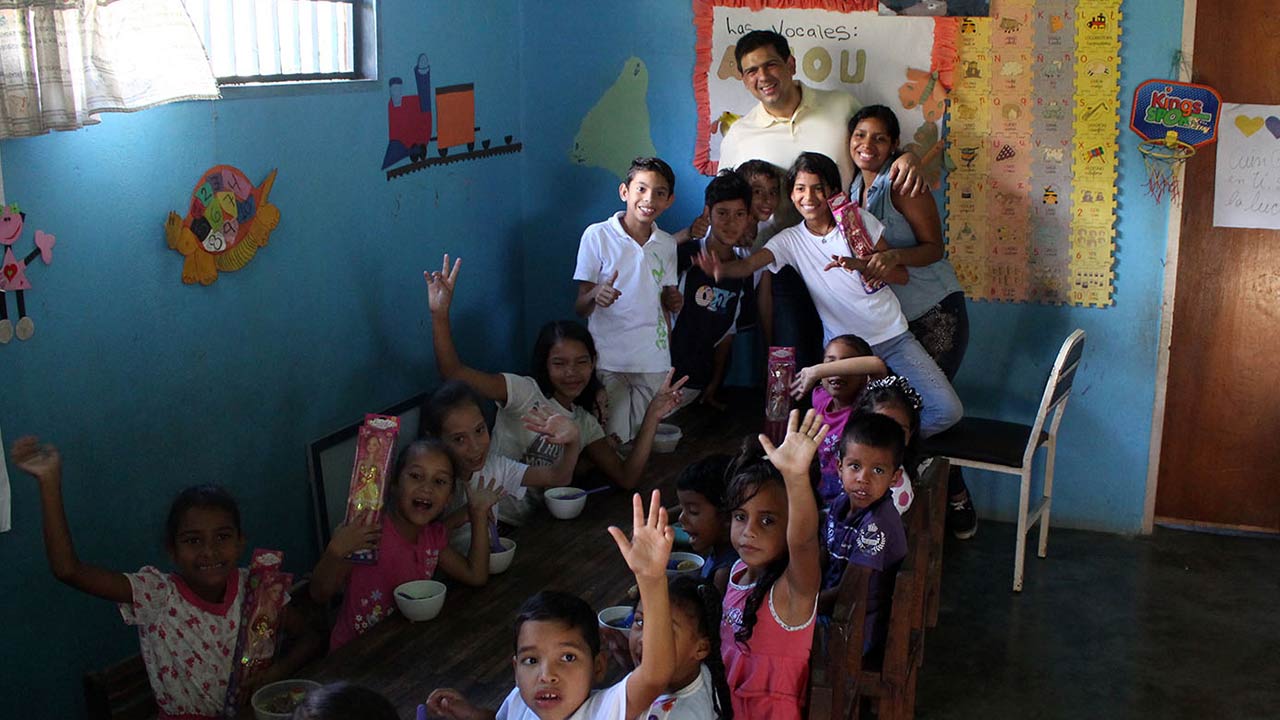 El exalcalde del municipio Carlos Ocariz, impulsó la iniciativa que beneficiará a niños de la comunidad de San Benito en Caucagüita