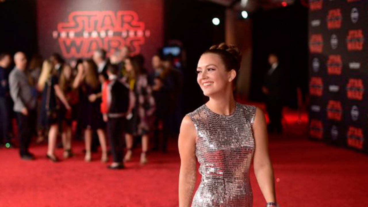 La hija de Carrie Fisher, quien también es intérprete, lució el peinado icónico del principal personaje femenino de Star Wars