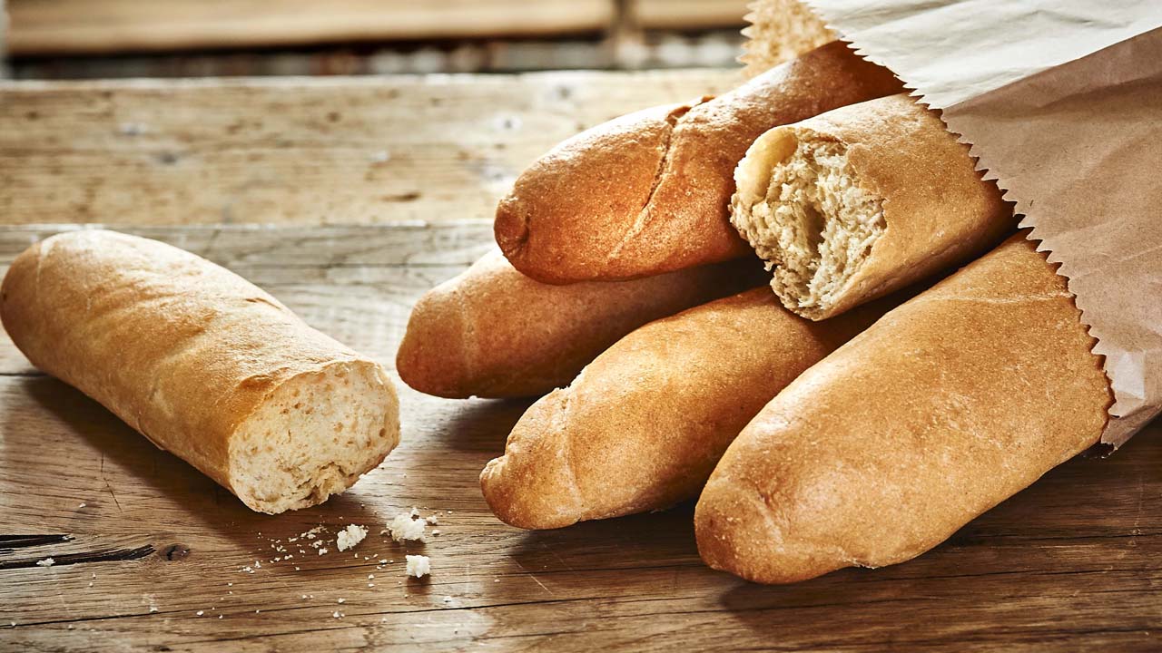 Para el jefe de Estado la pieza de pan "forma parte de la vida diaria de Francia y tiene una historia especial" por lo que debe preservarse