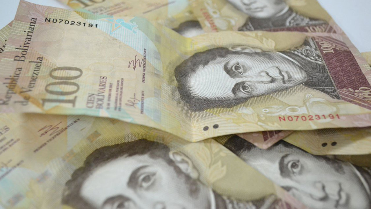En una ciudad colombiana utilizan el papel moneda de esta denominación para hacer diferentes artesanías
