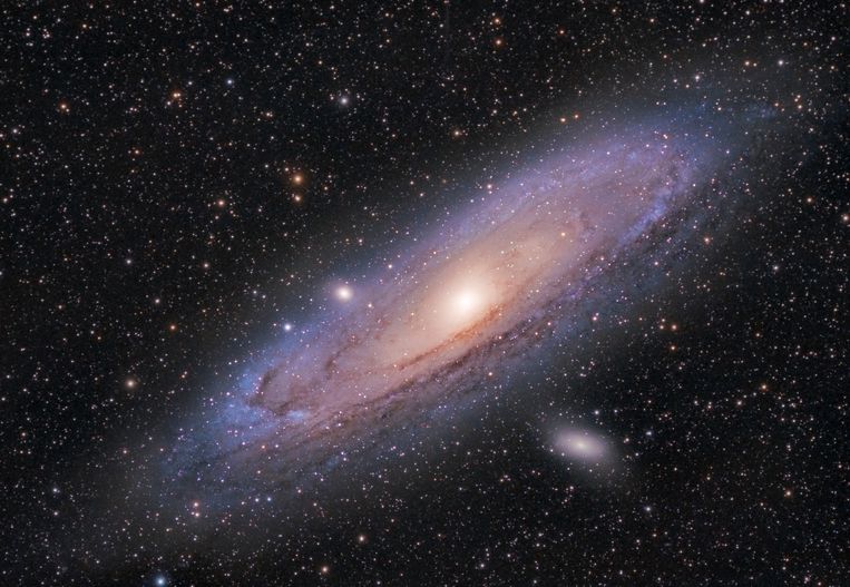 El Sumario - Las galaxias dan una vuelta sobre sí mismas cada mil millones de años