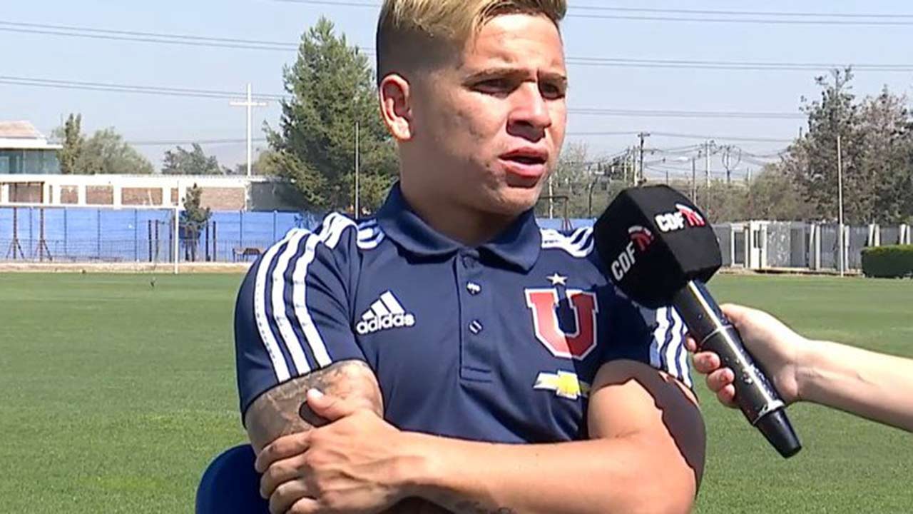 El futbolista venezolano de la U de Chile lo asume con humildad y se plantea mejorar como jugador y persona de la mano de Guillermo Hoyos