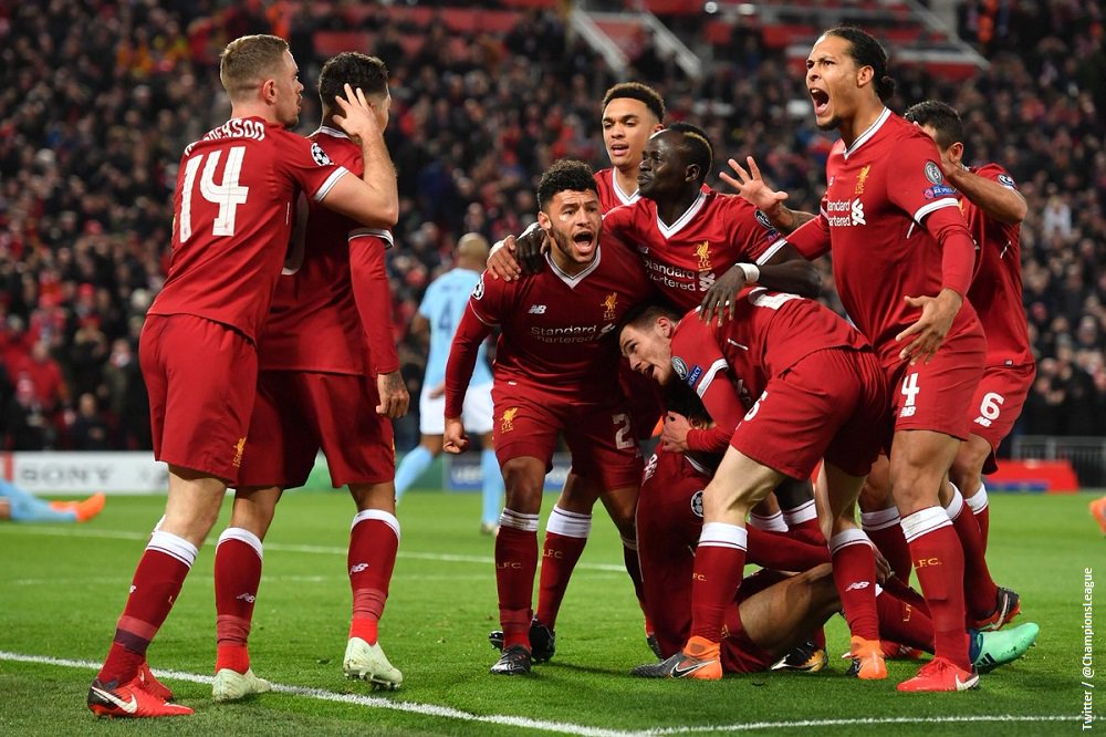 Las leyendas no se compran: Liverpool a un paso de semis
