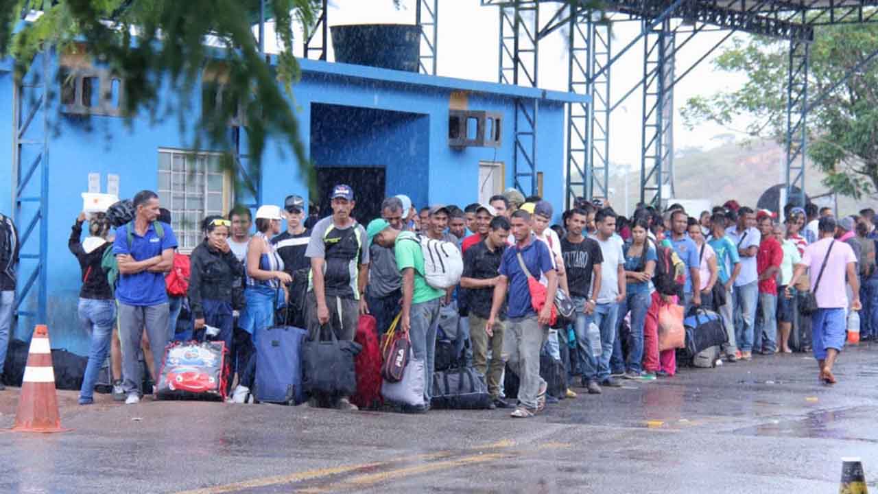 Según el Gobierno, los inmigrantes están hasta ahora alojados en diez refugios en la capital del estado de Roraima, Boa Vista y en Paracaima