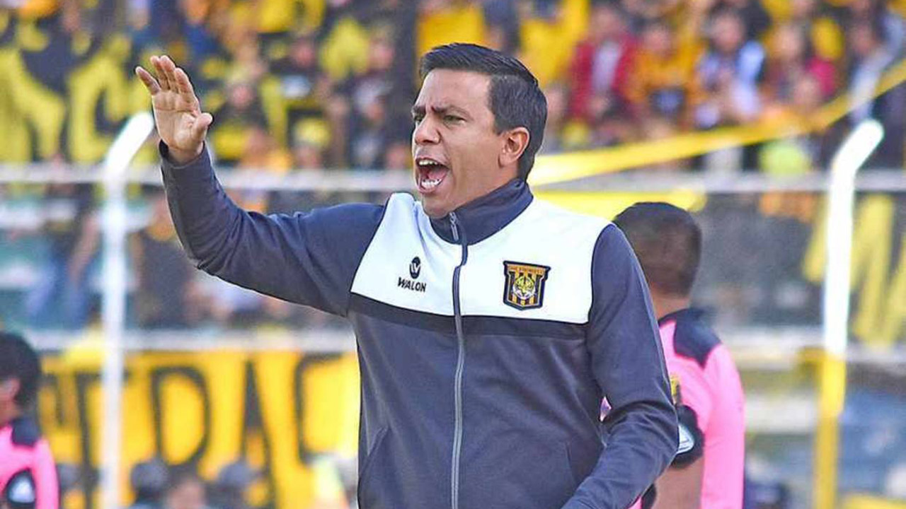 Tanto la Federación de fútbol de ese país como el club The Strongest, emitieron comunicaciones confirmando el nuevo reto del entrenador venezolano