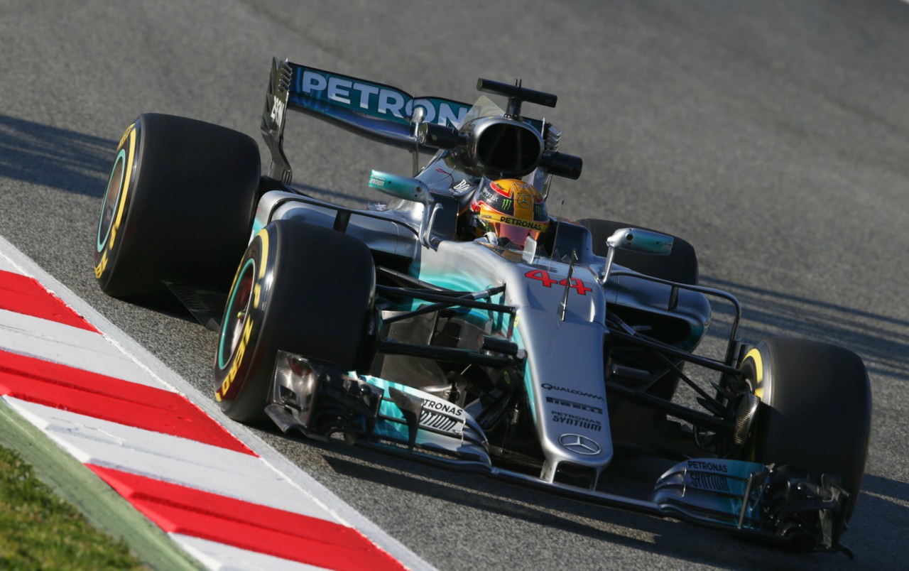 Hamilton confía en su equipo para mejorar resultados