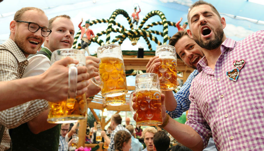 El Sumario - Un litro de la bebida alemana rondará los trece dólares en el evento que se realizará en Múnich a finales del mes de septiembre