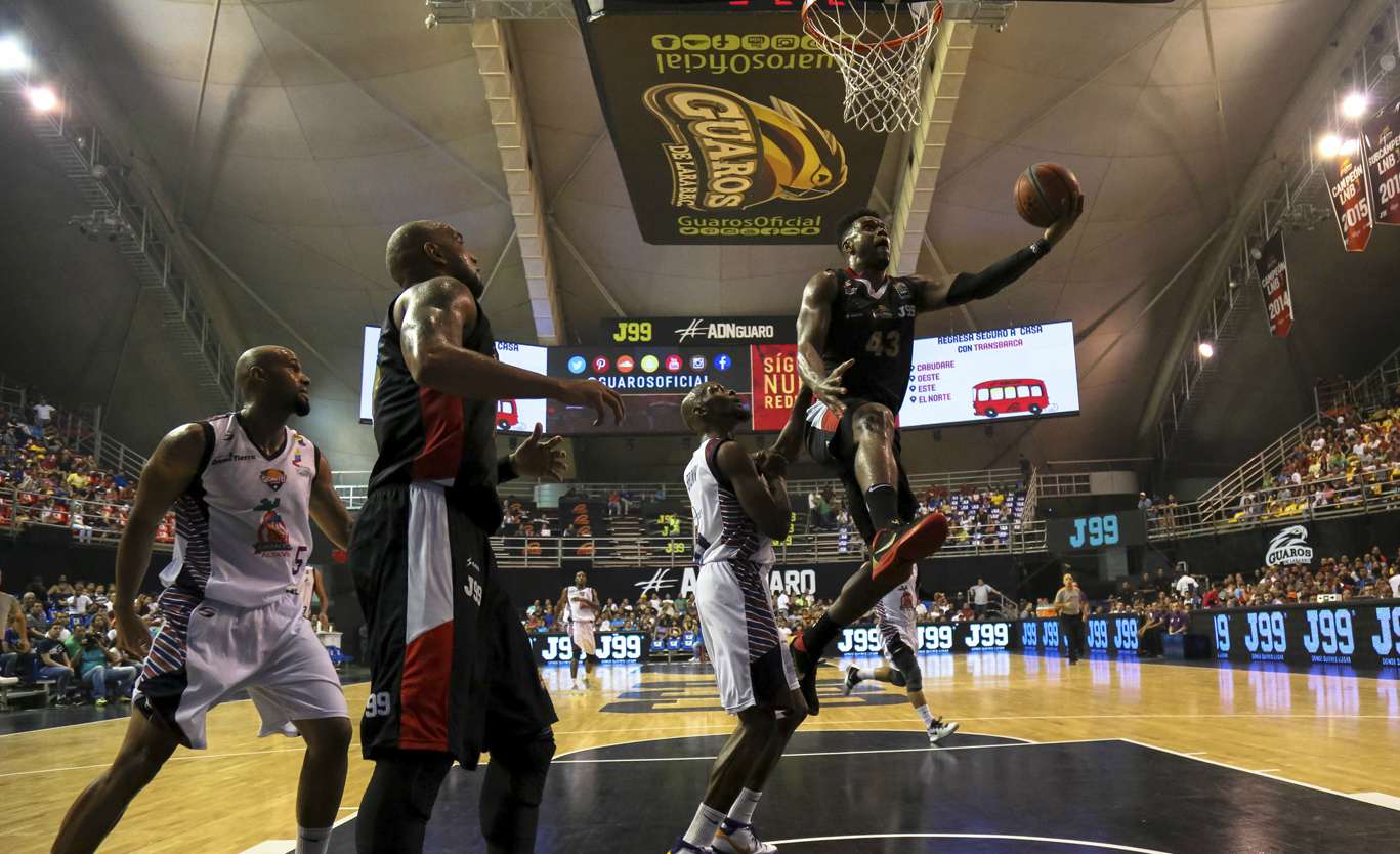 El Sumario - Los larenses anotaron su segundo triunfo consecutivo sobre Gigantes de Guayana en la semifinal de la Liga Profesional de Baloncesto en Barquisimeto