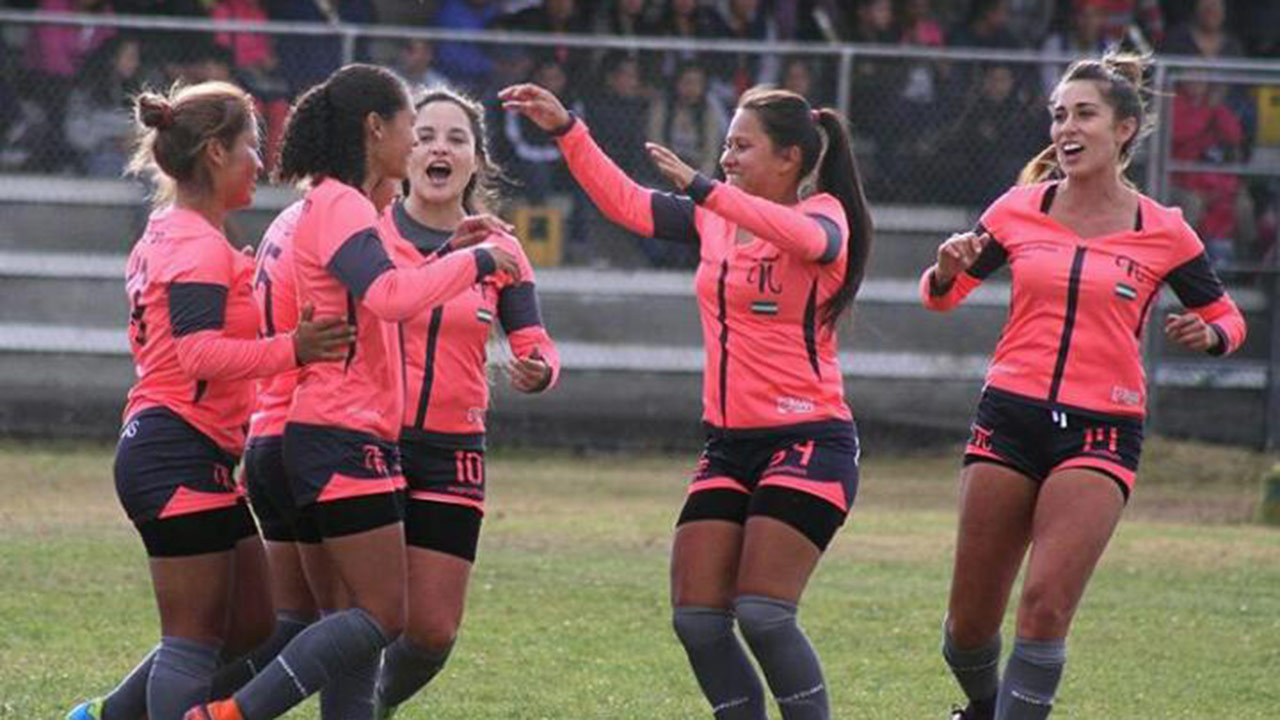 Las criollas Migdiel Gutiérrez, Yosneidy Zambrano y Maryury Sánchez, aspiran al título con su club Ñañas FC en el Torneo Clausura femenino
