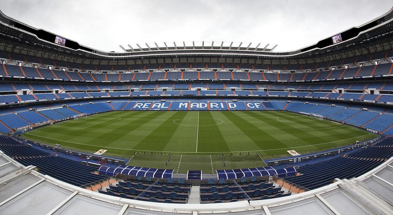 La selección del estadio se dio tras un acuedo alcanzando entre la Real Federación Española de Fútbol (RFEF) la FIFA y el Real Madrid