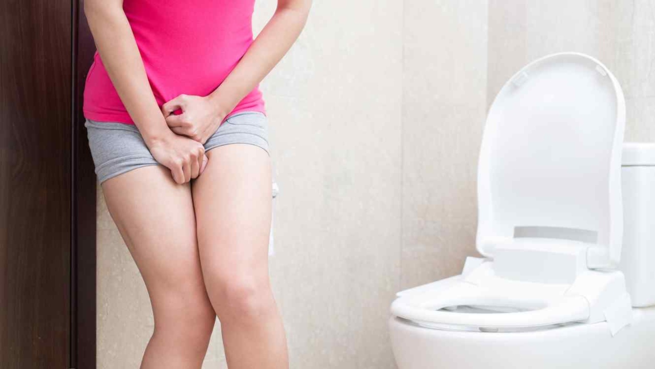 Médicos explican que la sensación se puede originar por motivos relacionados a infecciones urinarias, problemas de próstata, entre otros