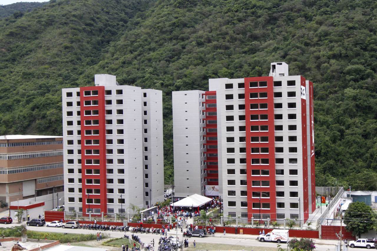 El ministro del Poder Popular para Hábitat y Vivienda indicó que en los próximas días será dado el espacio habitacional