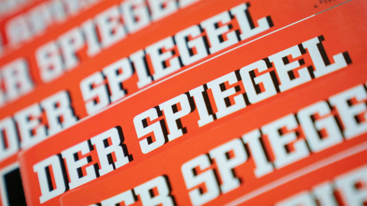 El escritor del semanario "Der Spiegel" se comunicó mediante un mensaje de texto con el foro y se disculpó