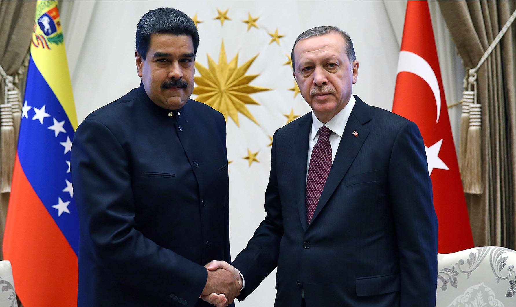 El Sumario - Recep Tayyip Erdogan fue recibido en el Aeropuerto Internacional Simón Bolívar por Delcy Rodríguez y Tareck El Aissami