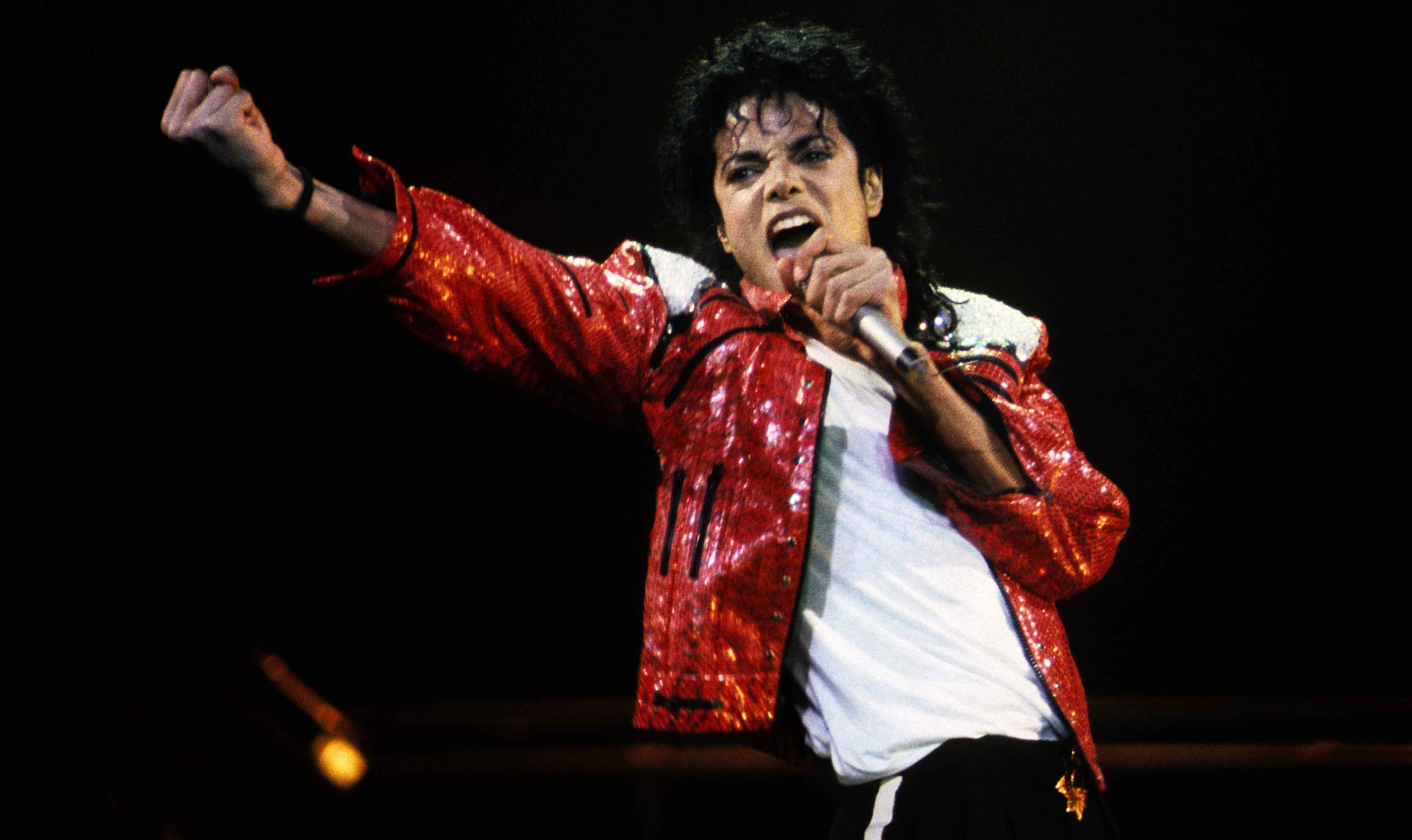 El Sumario - La Asociación de la Industria de la Grabación de EE.UU. reveló que "Thriller" es el segundo álbum más vendido de todos los tiempos con 33 millones de copias