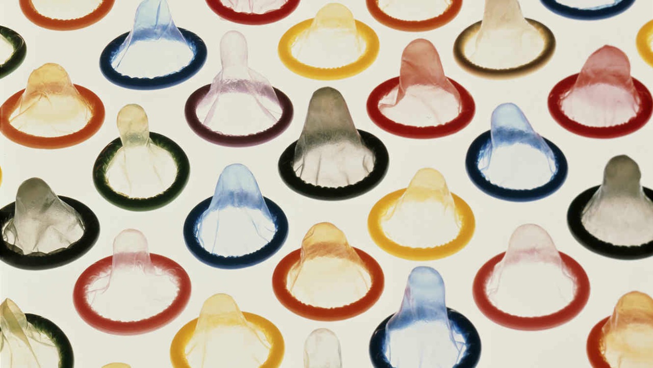 El preservativo conocido como semáforo cambia de color al detectar el virus