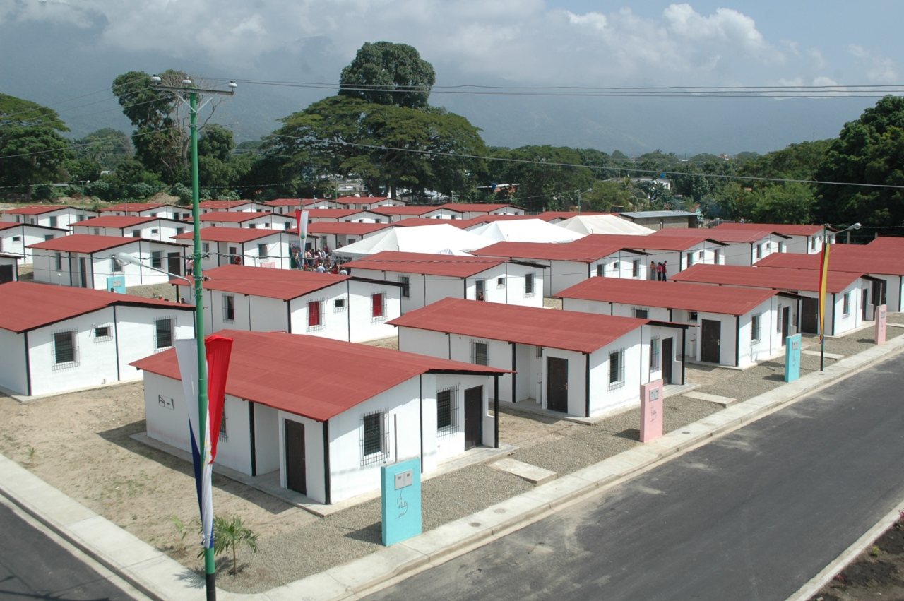 El ministro para Hábitat y Vivienda, Ildemaro Villarroel, informó que se tiene previsto hacer la adjudicación de 32 hogares esta semana