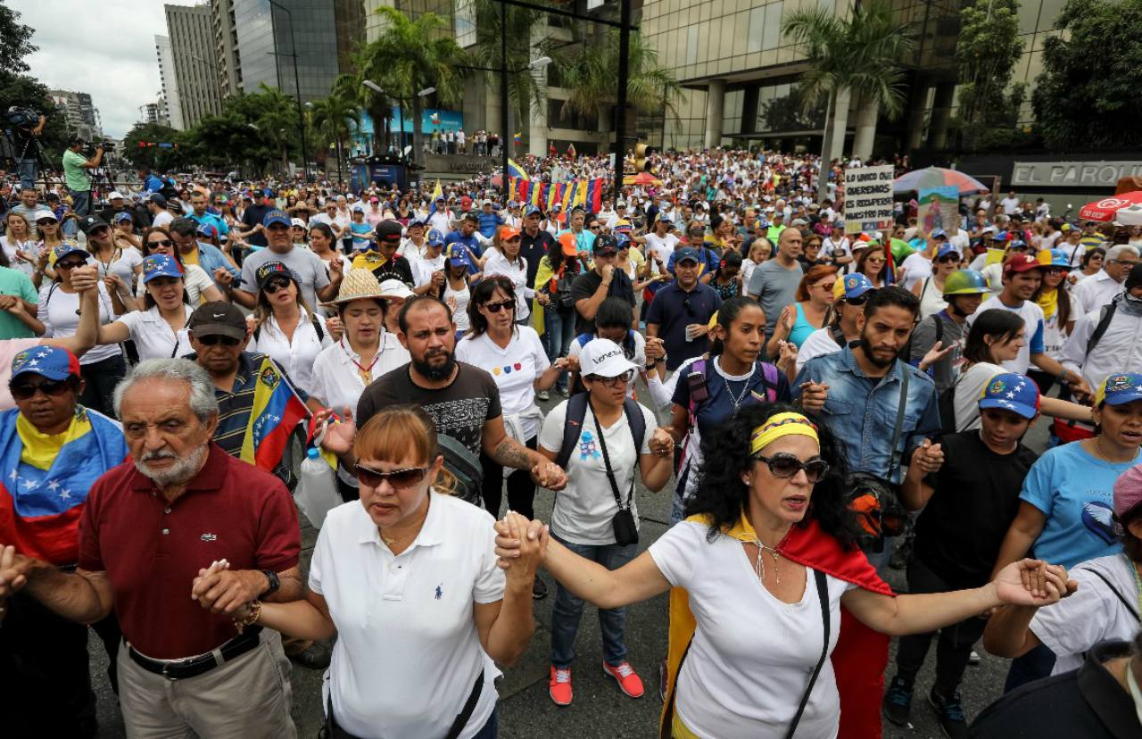 El Gobierno y la oposición realizaron varias movilizaciones este 12 de febrero en varios puntos de Caracas