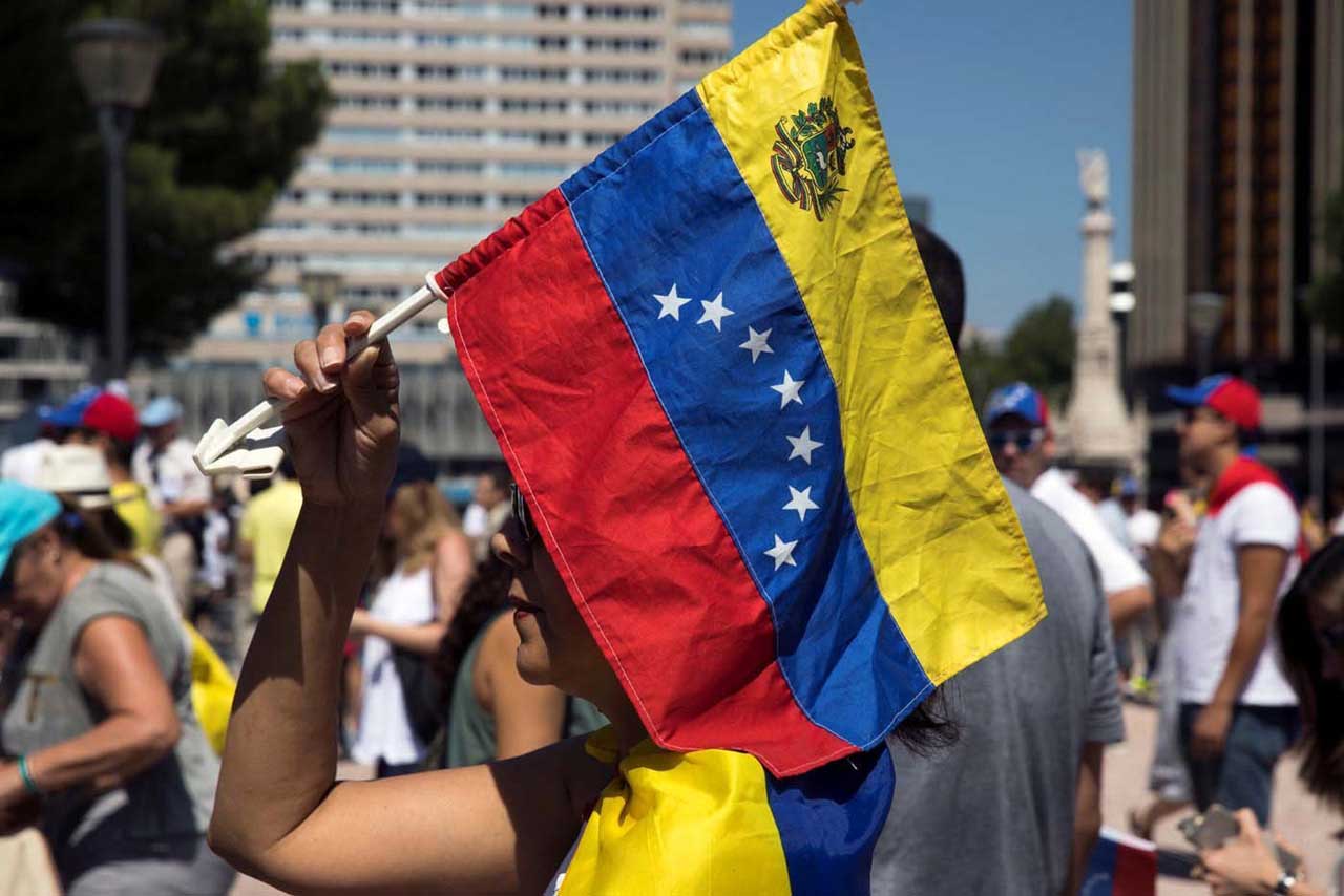 Las autoridades rusas están dispuestas a ayudar al desarrollo de las conversaciones entre ambos bandos en Venezuela